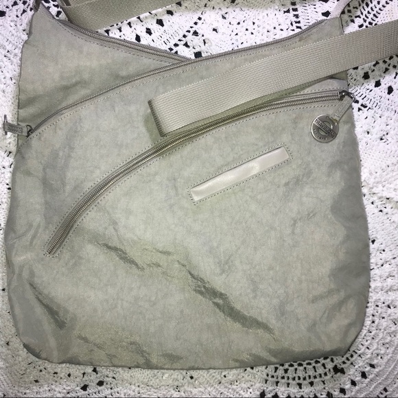 Travel crossbody - Picture 2 of 5